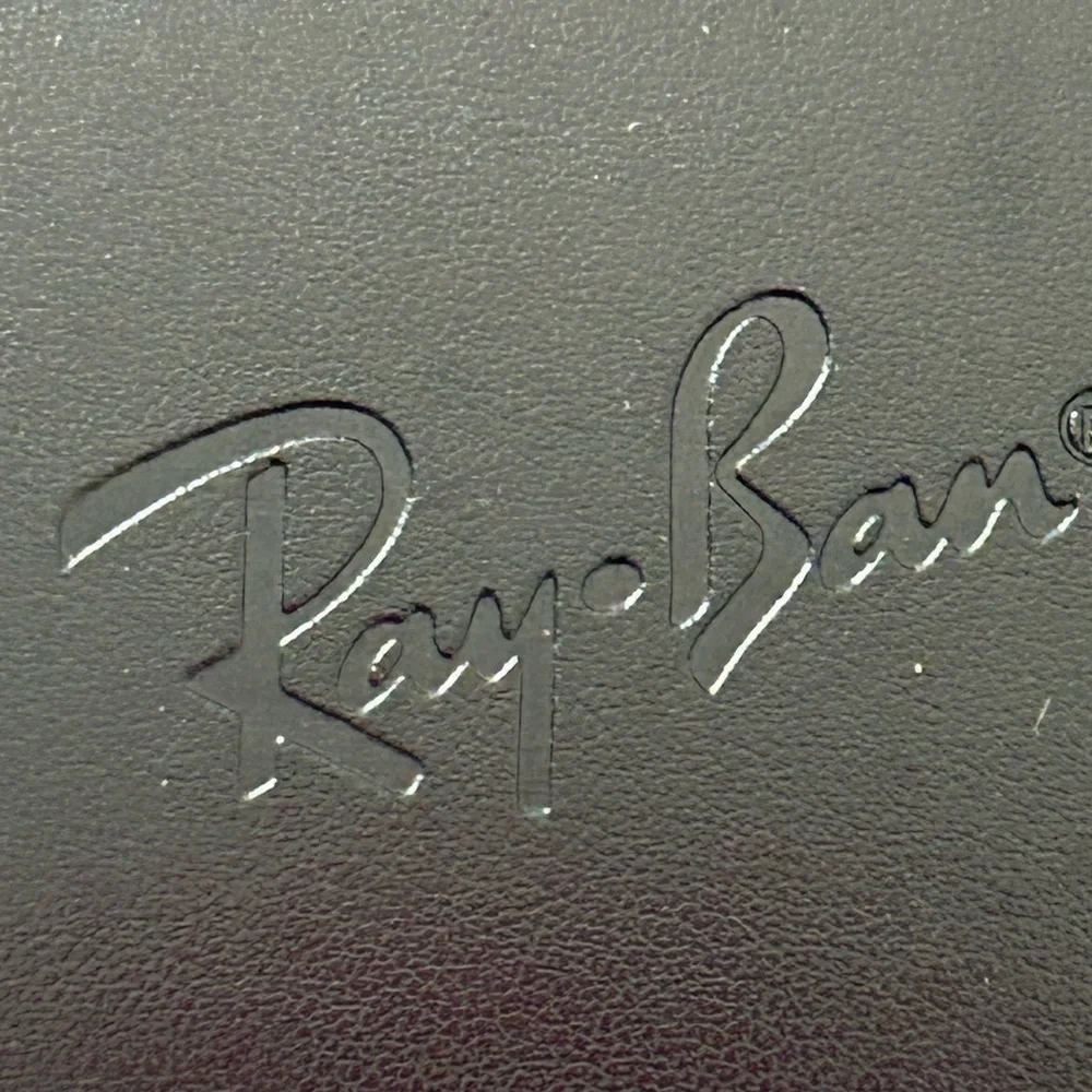 Ray-Ban elegant ray